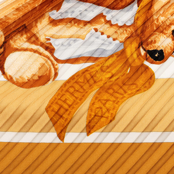 Pre-Loved Hermes Confidents Des Coeurs Pleated Silk Scarf - Picture 4 of 8